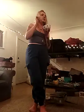 Snapshot of Foxxyhoneypott chatting on February 17, 2026, 6:33 am Foxxyhoneypott online show from February 17, 2026, 6:33 am