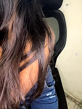 Snapshot of Mahi_DarlingS chatting on December 2, 2025, 4:14 am Mahi DarlingS online show from December 2, 2025, 4:14 am