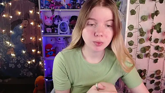 Strawberry juli online show from February 28, 2025, 2:09 am