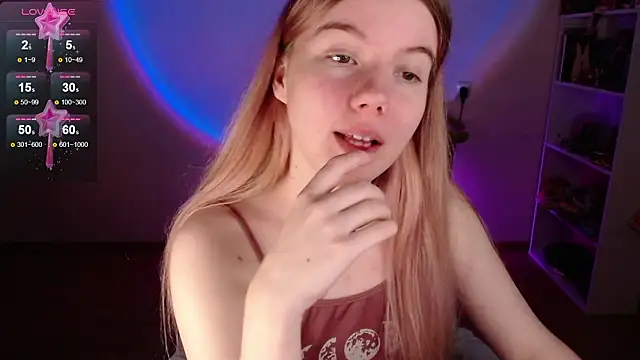 Strawberry juli online show from February 21, 2026, 2:13 am