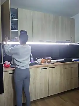 zoeylarkens online show from March 13, 2025, 12:24 pm