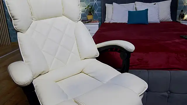 zoeylarkens online show from September 12, 2025, 5:45 pm