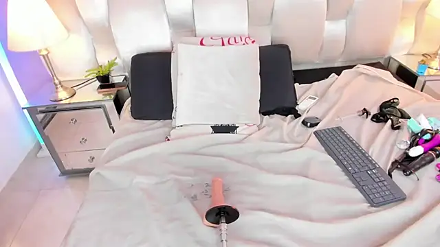 megan loviitz online show from April 19, 2026, 6:10 pm