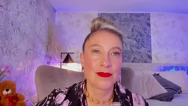 Liannaa  online show from September 25, 2025, 7:53 pm