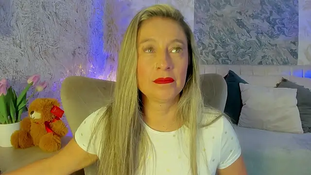 Liannaa  online show from September 27, 2025, 7:09 pm