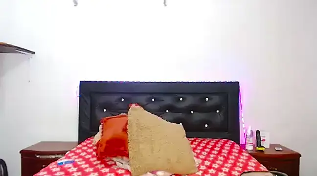 Snapshot of Catalinehot2025 chatting on March 12, 2025, 2:41 am Catalinehot2025 online show from March 12, 2025, 2:41 am