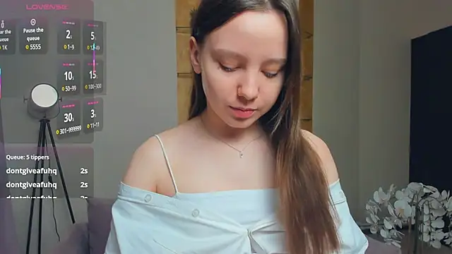 EdinaCordner online show from October 25, 2025, 11:42 am