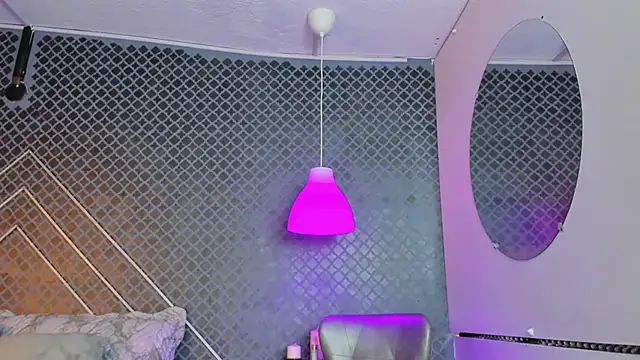 Aleja bloom online show from September 26, 2025, 3:52 pm