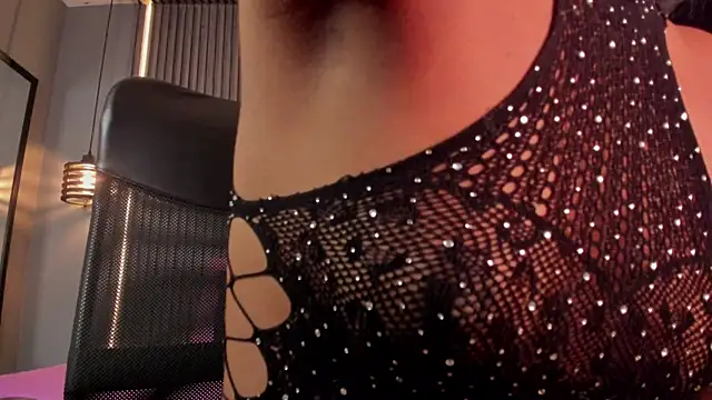 Snapshot of alahia_betancurx chatting on November 15, 2025, 2:43 pm alahia betancurx online show from November 15, 2025, 2:43 pm