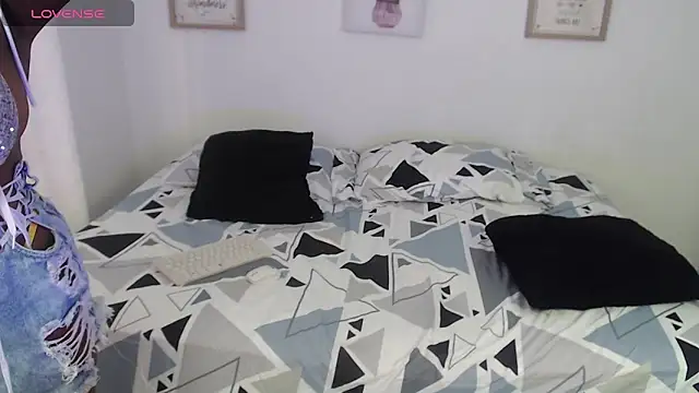 PaolBrown  online show from March 6, 2025, 4:17 pm