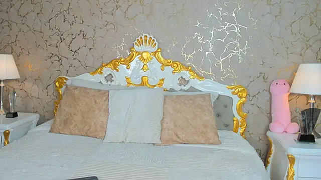 ScarlettWallace online show from March 11, 2025, 7:25 pm