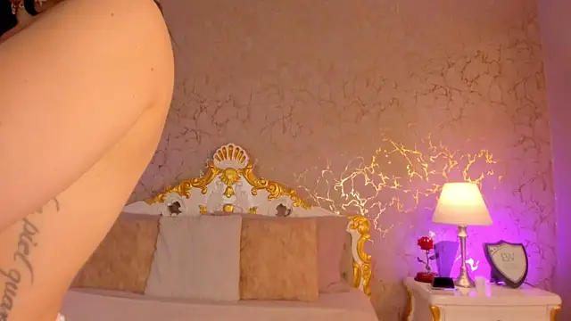 ScarlettWallace online show from April 5, 2026, 8:37 pm