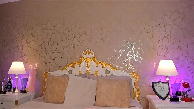 ScarlettWallace online show from October 15, 2025, 5:32 pm