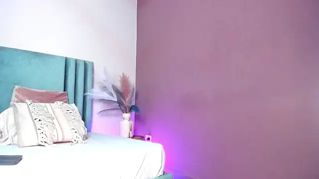 Snapshot of SeleneLujan chatting on February 19, 2026, 12:35 pm SeleneLujan online show from February 19, 2026, 12:35 pm