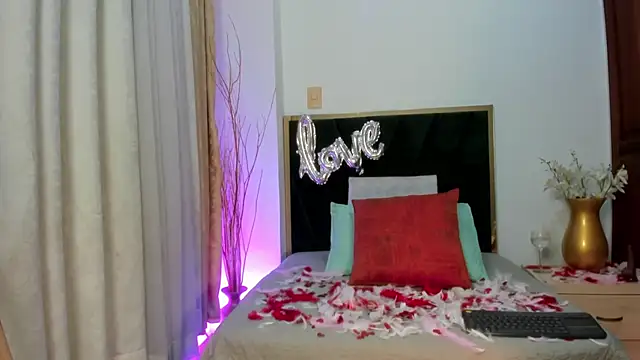 Snapshot of SeleneLujan chatting on February 14, 2026, 12:16 pm SeleneLujan online show from February 14, 2026, 12:16 pm