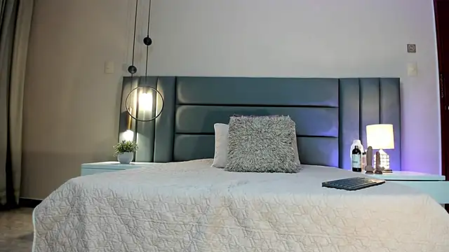 Snapshot of SeleneLujan chatting on February 11, 2026, 11:43 am SeleneLujan online show from February 11, 2026, 11:43 am