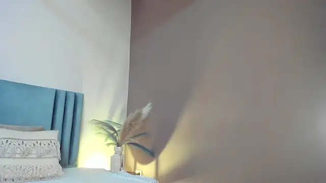 Snapshot of SeleneLujan chatting on February 27, 2026, 11:54 am SeleneLujan online show from February 27, 2026, 11:54 am