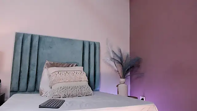 SeleneLujan online show from December 17, 2025, 11:59 am