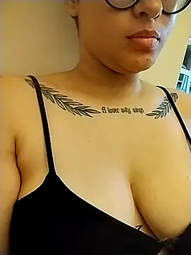 Snapshot of vickpxx chatting on March 31, 2026, 3:25 pm vickpxx online show from March 31, 2026, 3:25 pm