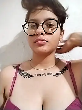 Snapshot of vickpxx chatting on September 14, 2025, 4:13 am vickpxx online show from September 14, 2025, 4:13 am