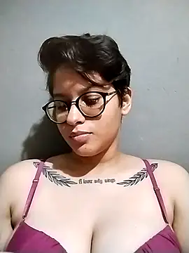 Snapshot of vickpxx chatting on October 4, 2025, 4:58 am vickpxx online show from October 4, 2025, 4:58 am