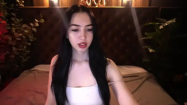 Snapshot of WildKittenX_ chatting on February 17, 2026, 6:44 am WildKittenX online show from February 17, 2026, 6:44 am