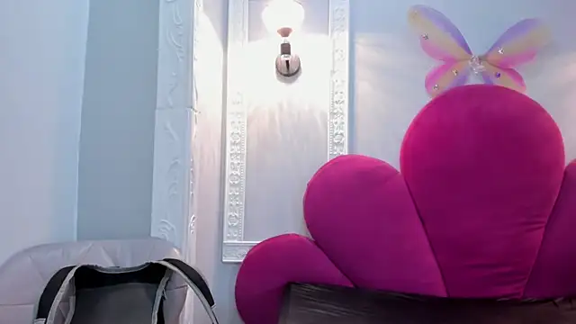 Bonniie 22 online show from November 5, 2025, 3:48 pm