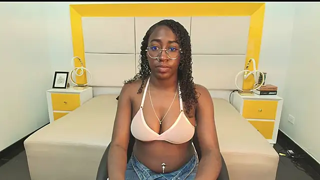 Snapshot of Qeen_blackk chatting on December 18, 2025, 8:34 pm Qeen blackk online show from December 18, 2025, 8:34 pm