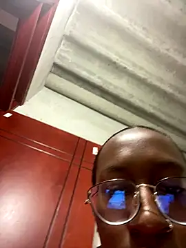 Qeen blackk online show from October 19, 2025, 10:01 pm