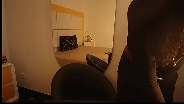 Snapshot of Qeen_blackk chatting on December 16, 2025, 9:30 pm Qeen blackk online show from December 16, 2025, 9:30 pm