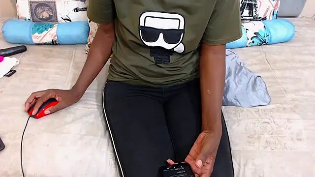 ChocolateClit online show from January 18, 2026, 5:05 pm