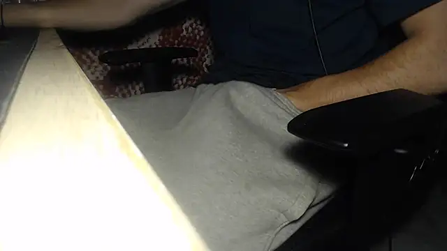 Snapshot of GreekDaddyNickOfficial chatting on September 17, 2025, 9:39 pm GreekDaddyNickOfficial online show from September 17, 2025, 9:39 pm