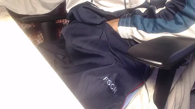 Snapshot of GreekDaddyNickOfficial chatting on October 18, 2025, 1:02 pm GreekDaddyNickOfficial online show from October 18, 2025, 1:02 pm