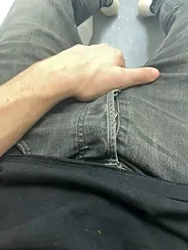 Snapshot of GreekDaddyNickOfficial chatting on March 18, 2025, 5:23 pm GreekDaddyNickOfficial online show from March 18, 2025, 5:23 pm