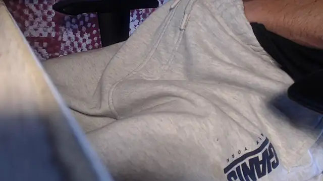 Snapshot of GreekDaddyNickOfficial chatting on September 29, 2025, 4:30 am GreekDaddyNickOfficial online show from September 29, 2025, 4:30 am