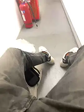 Snapshot of GreekDaddyNickOfficial chatting on March 21, 2025, 5:02 pm GreekDaddyNickOfficial online show from March 21, 2025, 5:02 pm