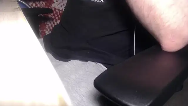 Snapshot of GreekDaddyNickOfficial chatting on March 11, 2025, 9:37 pm GreekDaddyNickOfficial online show from March 11, 2025, 9:37 pm