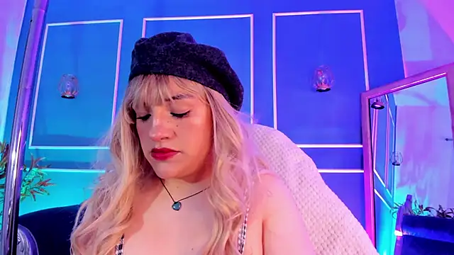 Snapshot of TaraTaylorr chatting on November 29, 2025, 2:01 am TaraTaylorr online show from November 29, 2025, 2:01 am