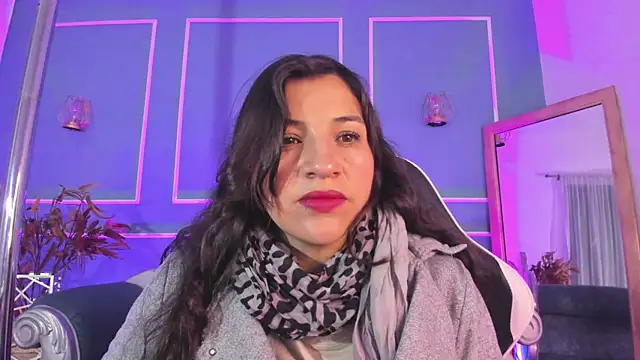 Snapshot of TaraTaylorr chatting on October 24, 2025, 2:32 am TaraTaylorr online show from October 24, 2025, 2:32 am