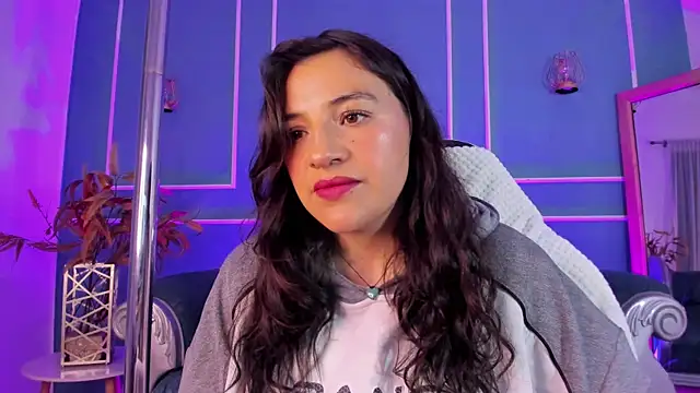 Snapshot of TaraTaylorr chatting on September 18, 2025, 2:14 am TaraTaylorr online show from September 18, 2025, 2:14 am