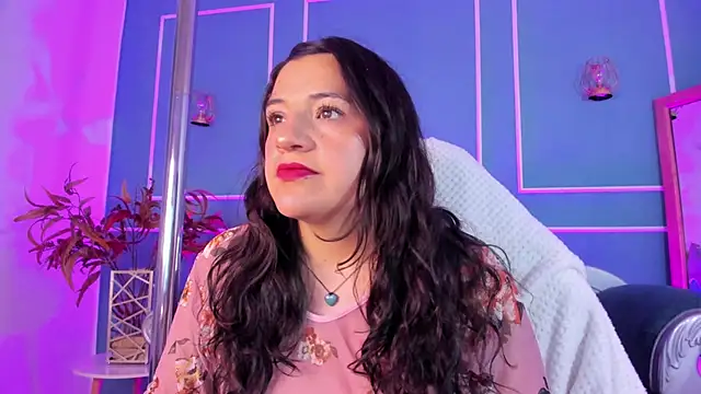 Snapshot of TaraTaylorr chatting on September 14, 2025, 2:45 am TaraTaylorr online show from September 14, 2025, 2:45 am