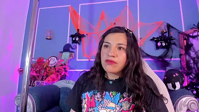 Snapshot of TaraTaylorr chatting on October 30, 2025, 2:43 am TaraTaylorr online show from October 30, 2025, 2:43 am