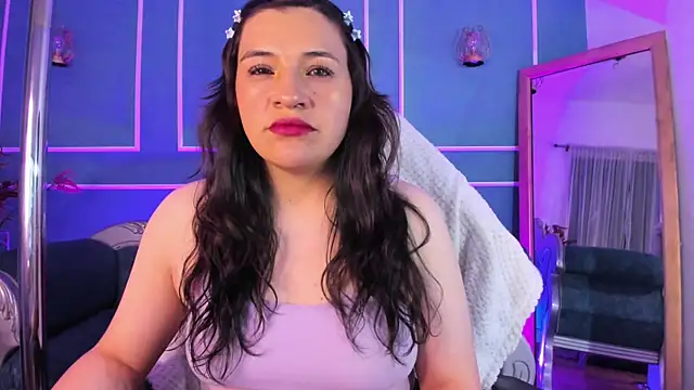 Snapshot of TaraTaylorr chatting on October 7, 2025, 2:23 am TaraTaylorr online show from October 7, 2025, 2:23 am