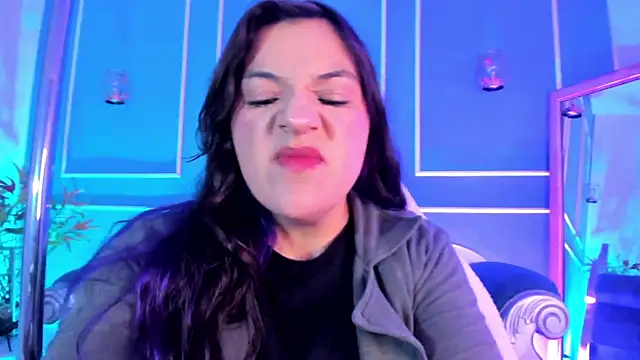 Snapshot of TaraTaylorr chatting on November 28, 2025, 2:23 am TaraTaylorr online show from November 28, 2025, 2:23 am