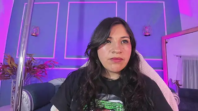 Snapshot of TaraTaylorr chatting on October 22, 2025, 2:33 am TaraTaylorr online show from October 22, 2025, 2:33 am