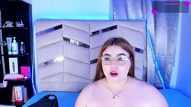 Snapshot of MadissonLee__ chatting on May 4, 2026, 10:12 pm MadissonLee online show from May 4, 2026, 10:12 pm