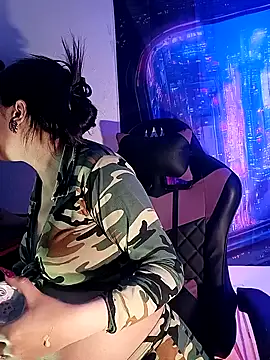 Snapshot of MiaStarts chatting on December 18, 2025, 10:19 am MiaStarts online show from December 18, 2025, 10:19 am