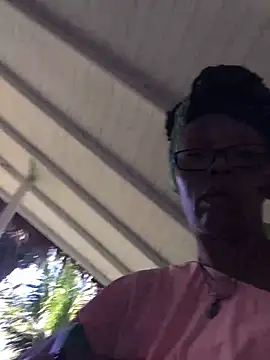 Snapshot of Ladyzee25 chatting on September 15, 2025, 7:25 pm Ladyzee25 online show from September 15, 2025, 7:25 pm