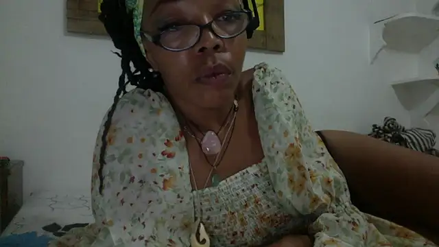 Snapshot of Ladyzee25 chatting on September 25, 2025, 11:33 pm Ladyzee25 online show from September 25, 2025, 11:33 pm