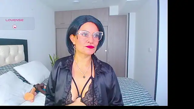 CarolinneFiotti online show from October 1, 2025, 3:05 pm